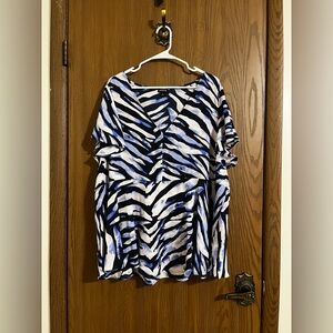 *NWOT* Torrid Blue and White Zebra Print V-Neck Blouse